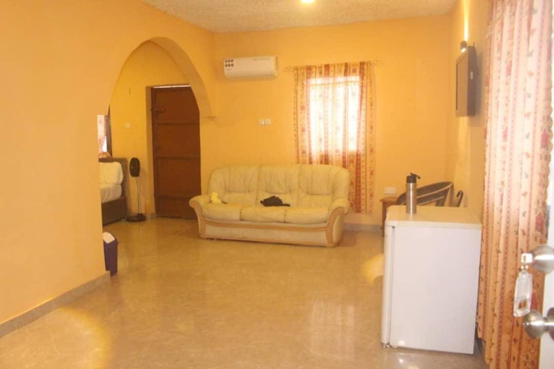 Debora Guest House Фрітаун Екстер'єр фото