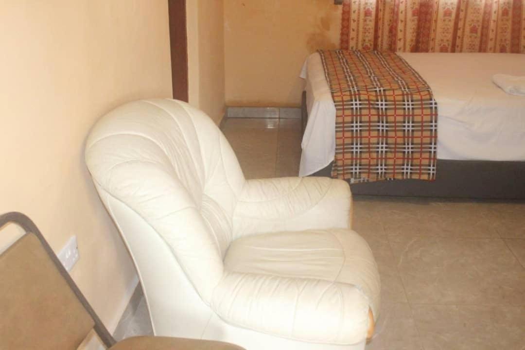 Debora Guest House Фрітаун Екстер'єр фото