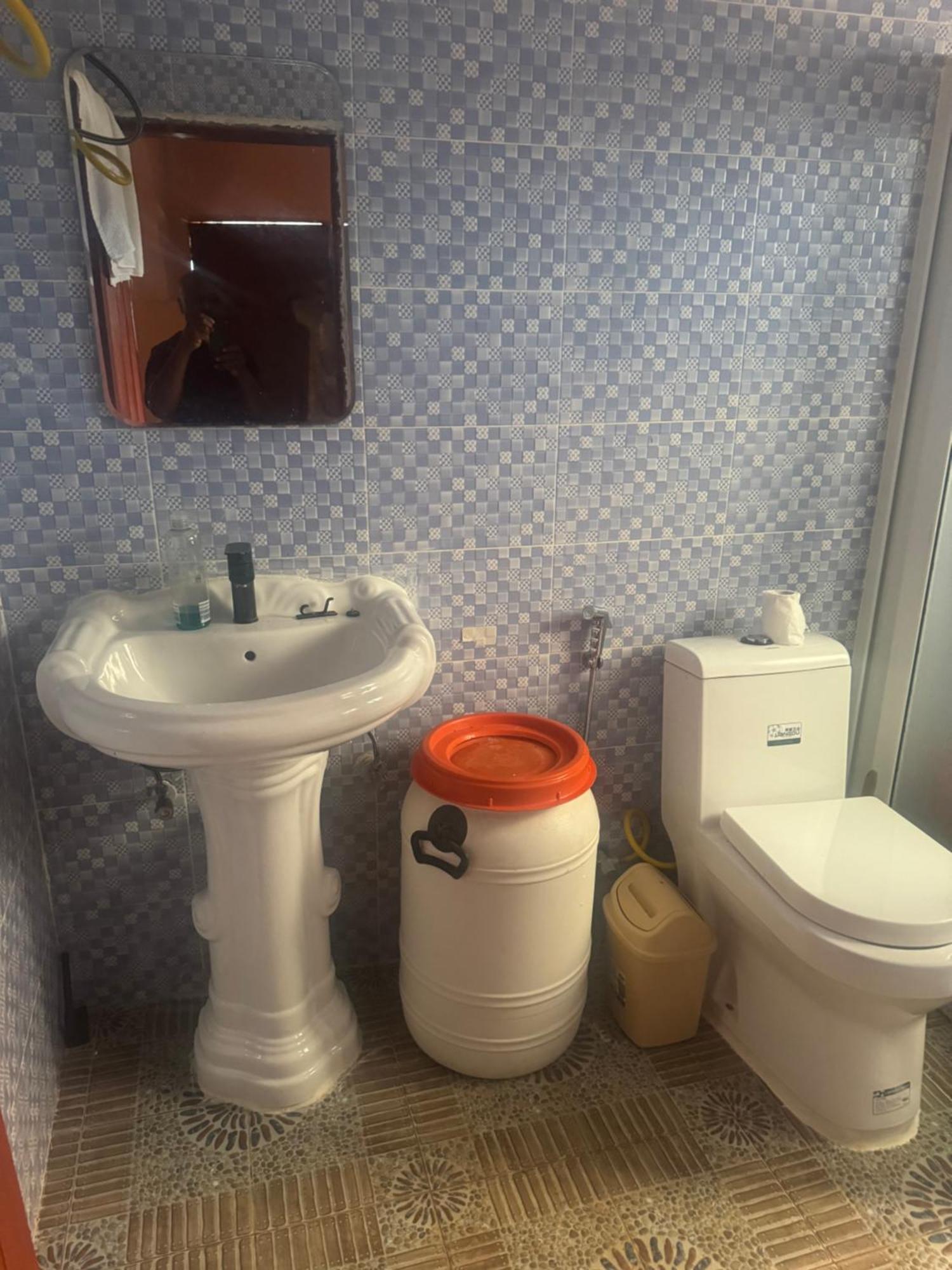 Debora Guest House Фрітаун Екстер'єр фото